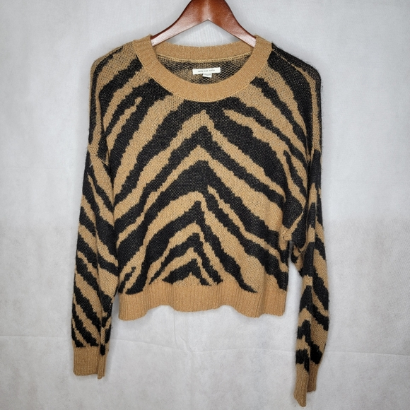 American Eagle Sweater Tan Black Tiger Animal Print Fuzzy Wool Blend Cropped XS - Picture 1 of 13